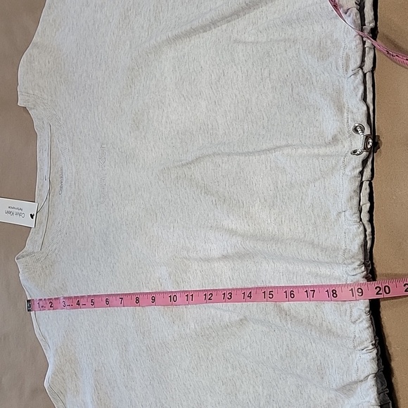 Calvin Klein Size XL Light Gray Long Sleeve Cropped Pullover with Drawcord Waist - Picture 11 of 14